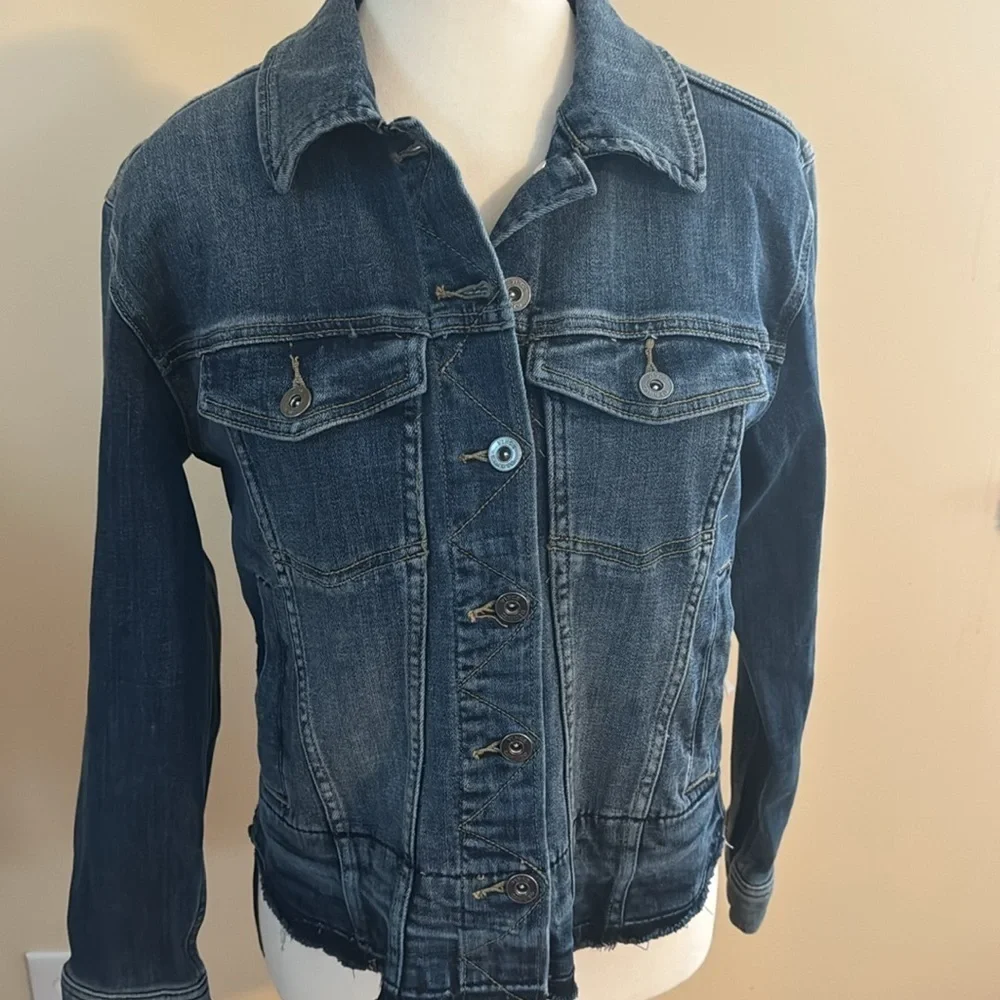 Vince camuto women’s jeans jacket raw hem button‎ up NWT size small